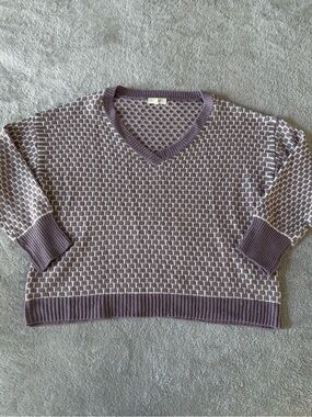 Promesa Geometric Knit Sweater in Purple & White Size Small